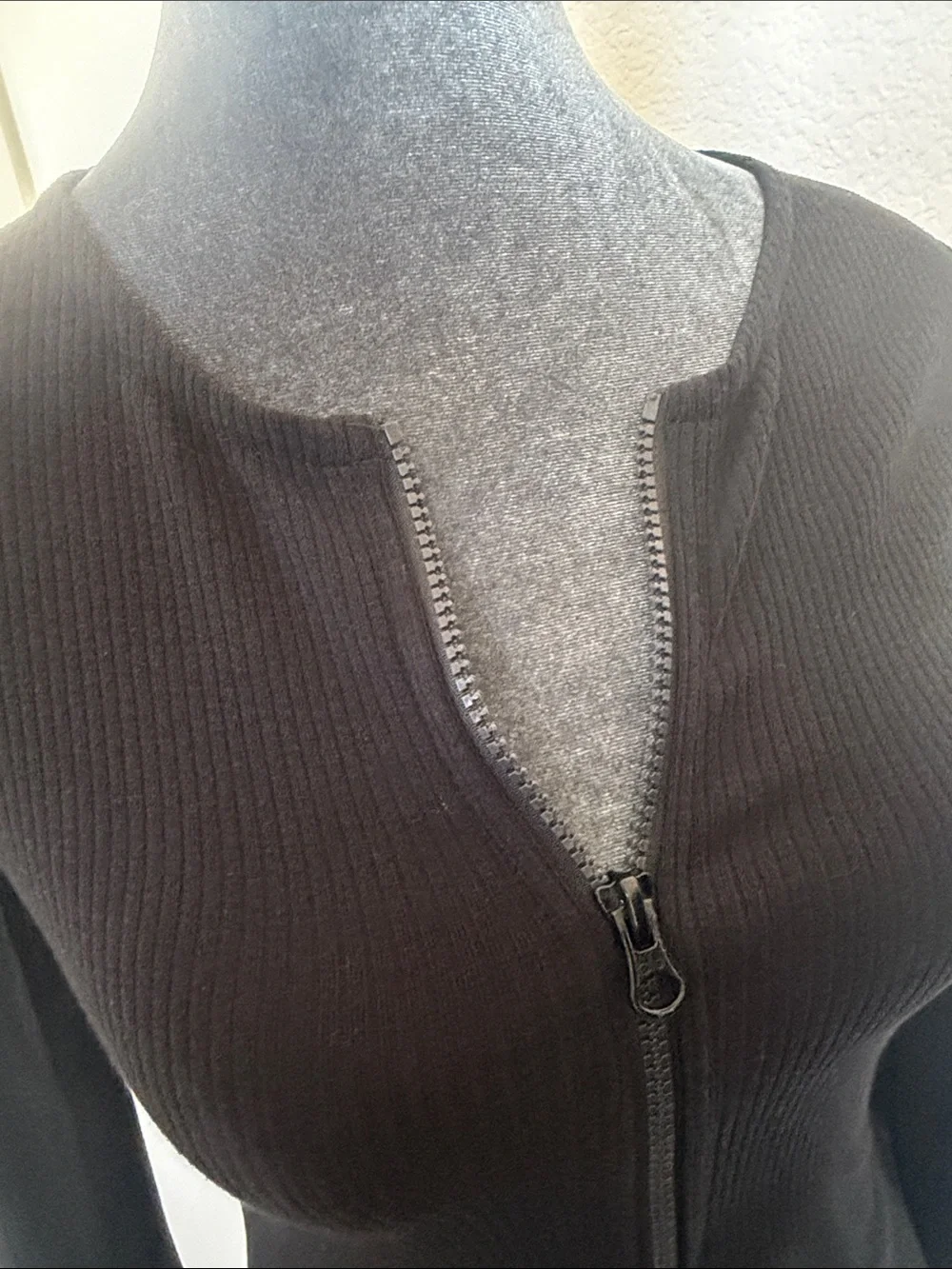 ALO Black Ribbed Zip-Front Women’s Top, Small